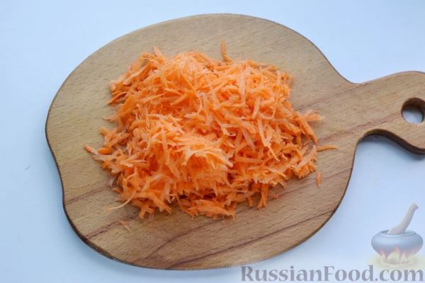 Скумбрия, запечённая с помидорами, морковью и сыром