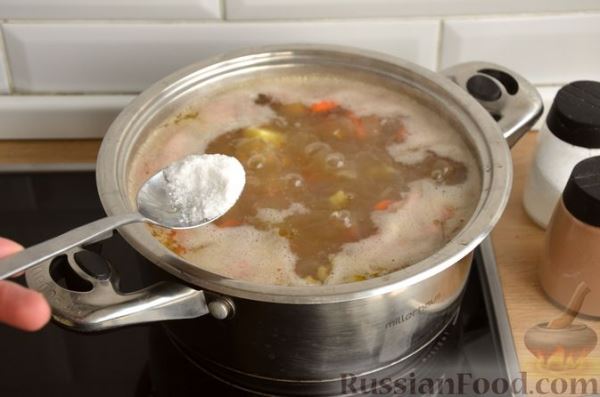 Чечевичный суп с консервированной фасолью и копчёной курицей